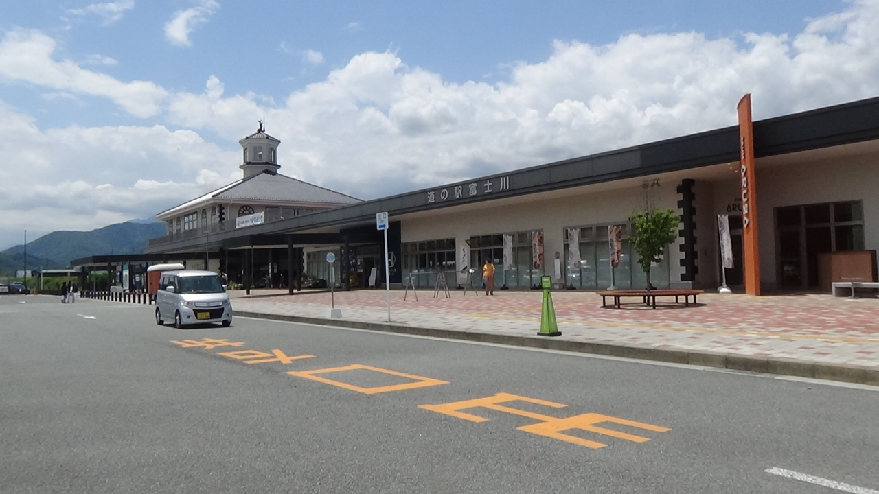 7 道の駅富士川　外観